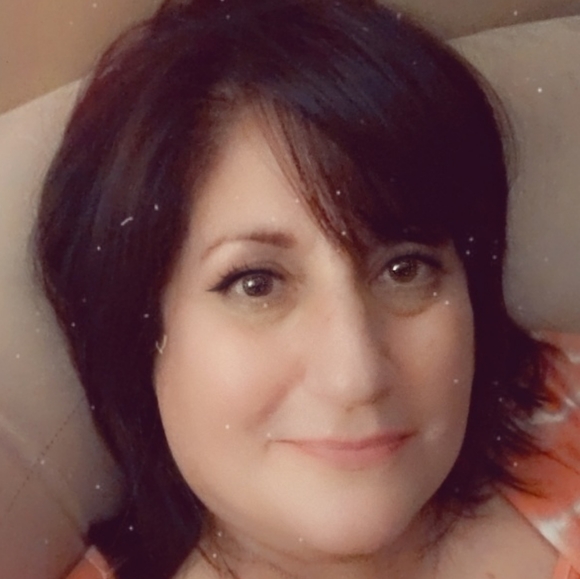 Meet your Posher, Lynn - Picture 2 of 4